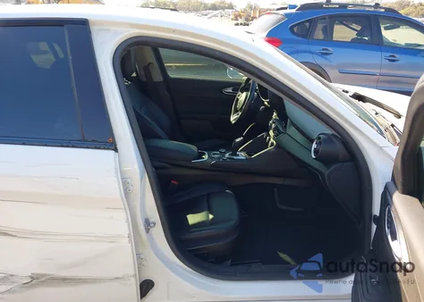 2021 Alfa Romeo Giulia Rwd z USA, uszkodzony, nr VIN ZARFAMANXM7641524